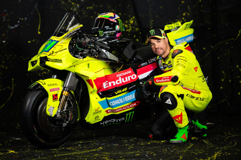 VR46 Racing Team Ducati MotoGP motor met zwarte en gele kleurstelling 2026