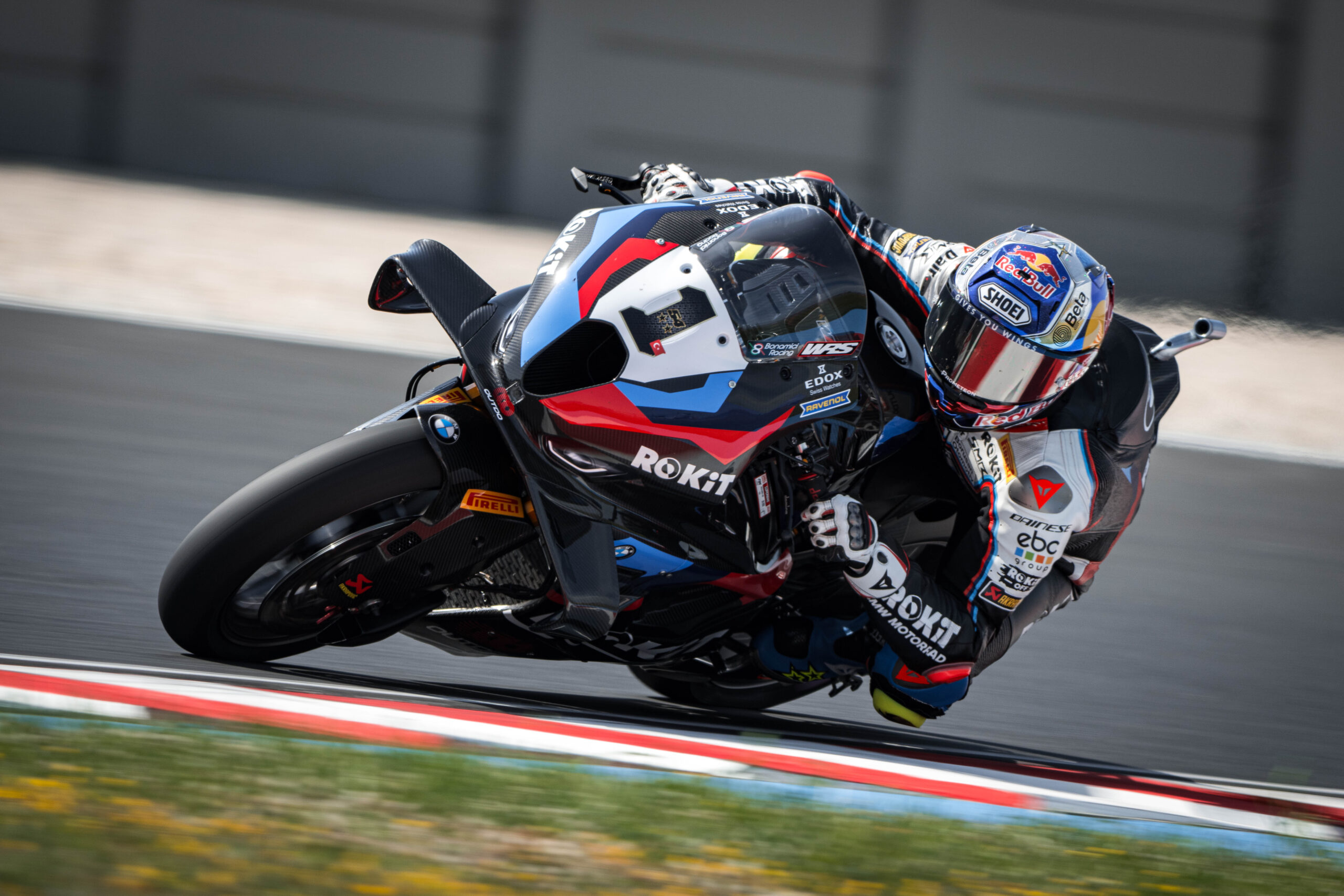 Toprak Razgatlioglu tijdens WorldSBK race op de BMW motorfiets