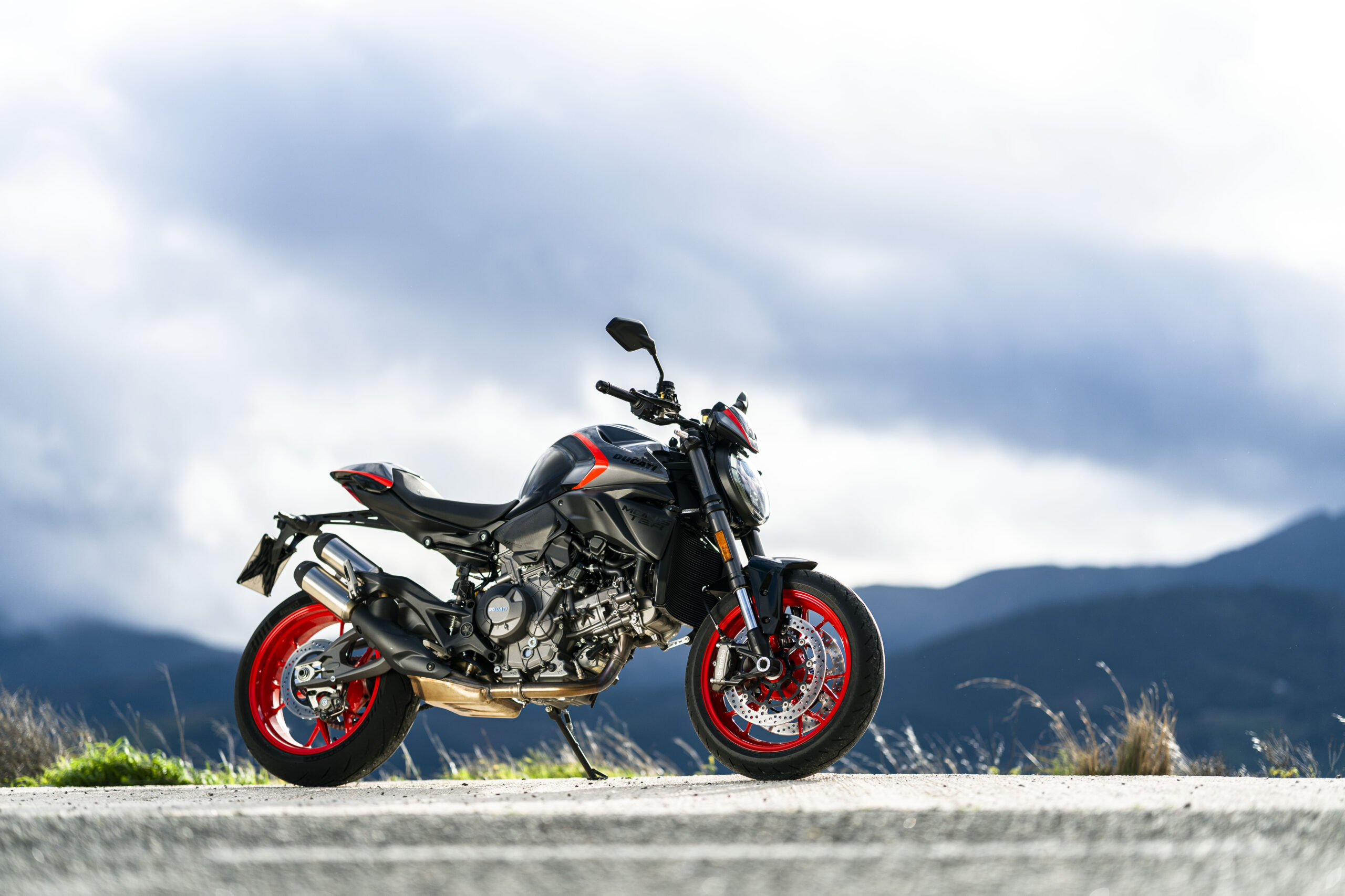 Ducati Monster 2026 met Sport kleurstelling